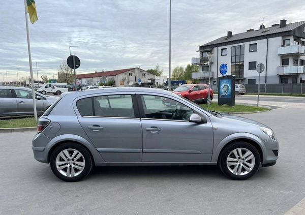 Opel Astra cena 14000 przebieg: 185000, rok produkcji 2009 z Poznań małe 277